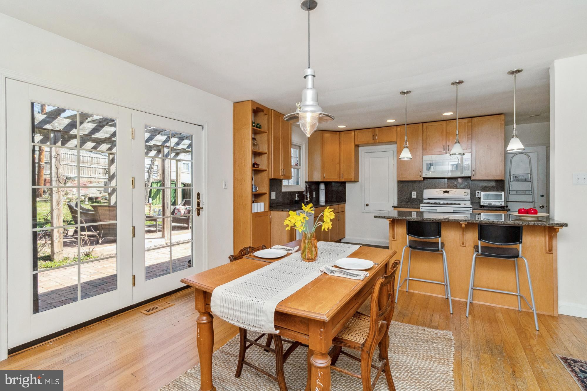 1002 Saint Albans Rd