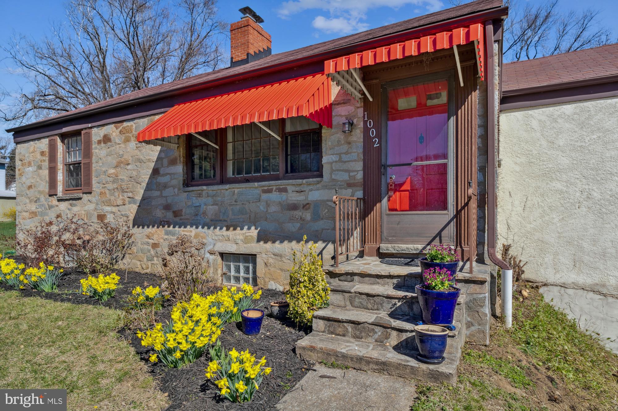 1002 Saint Albans Rd