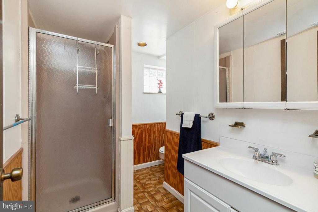 1002 Saint Albans Rd