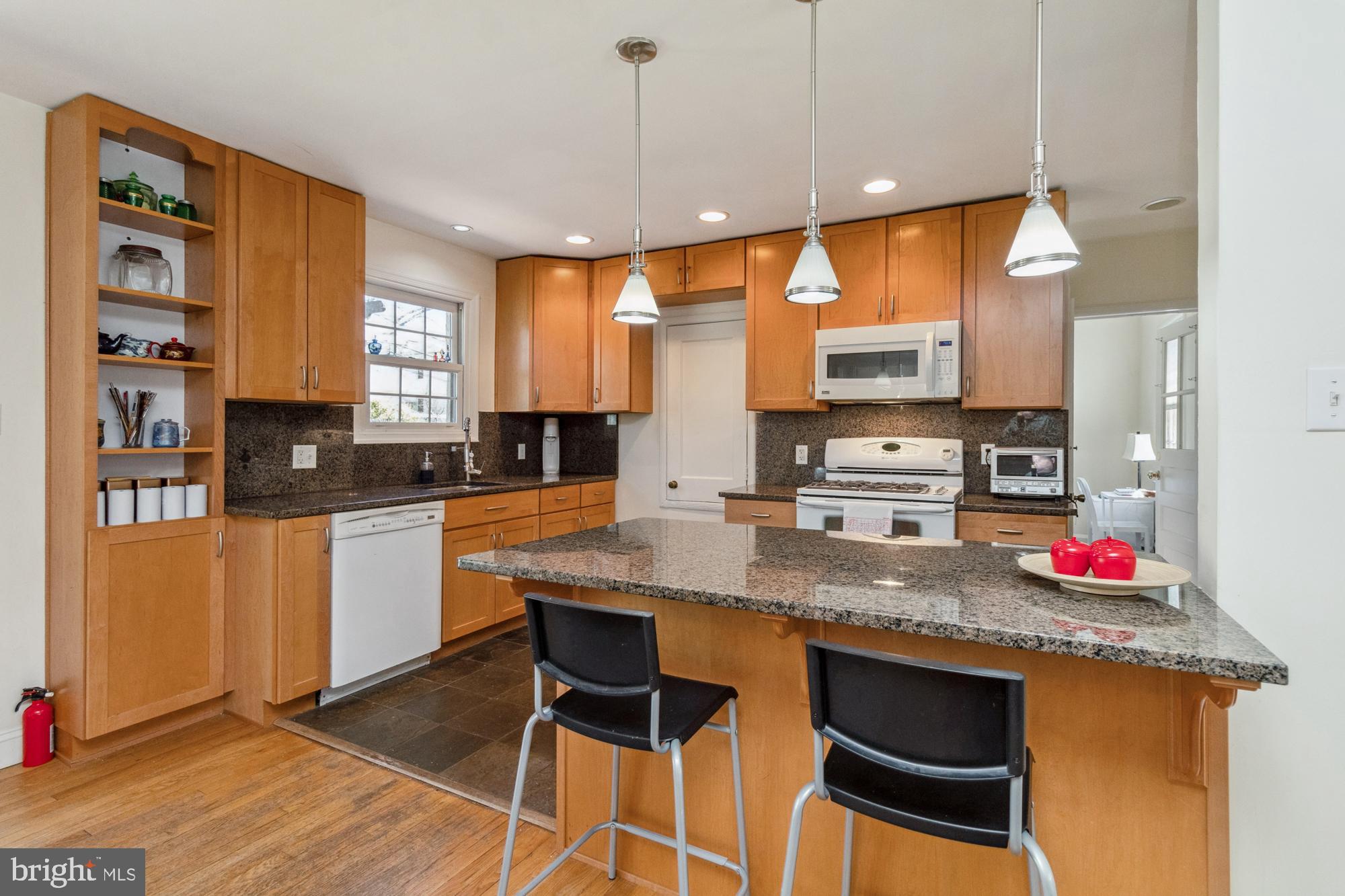 1002 Saint Albans Rd