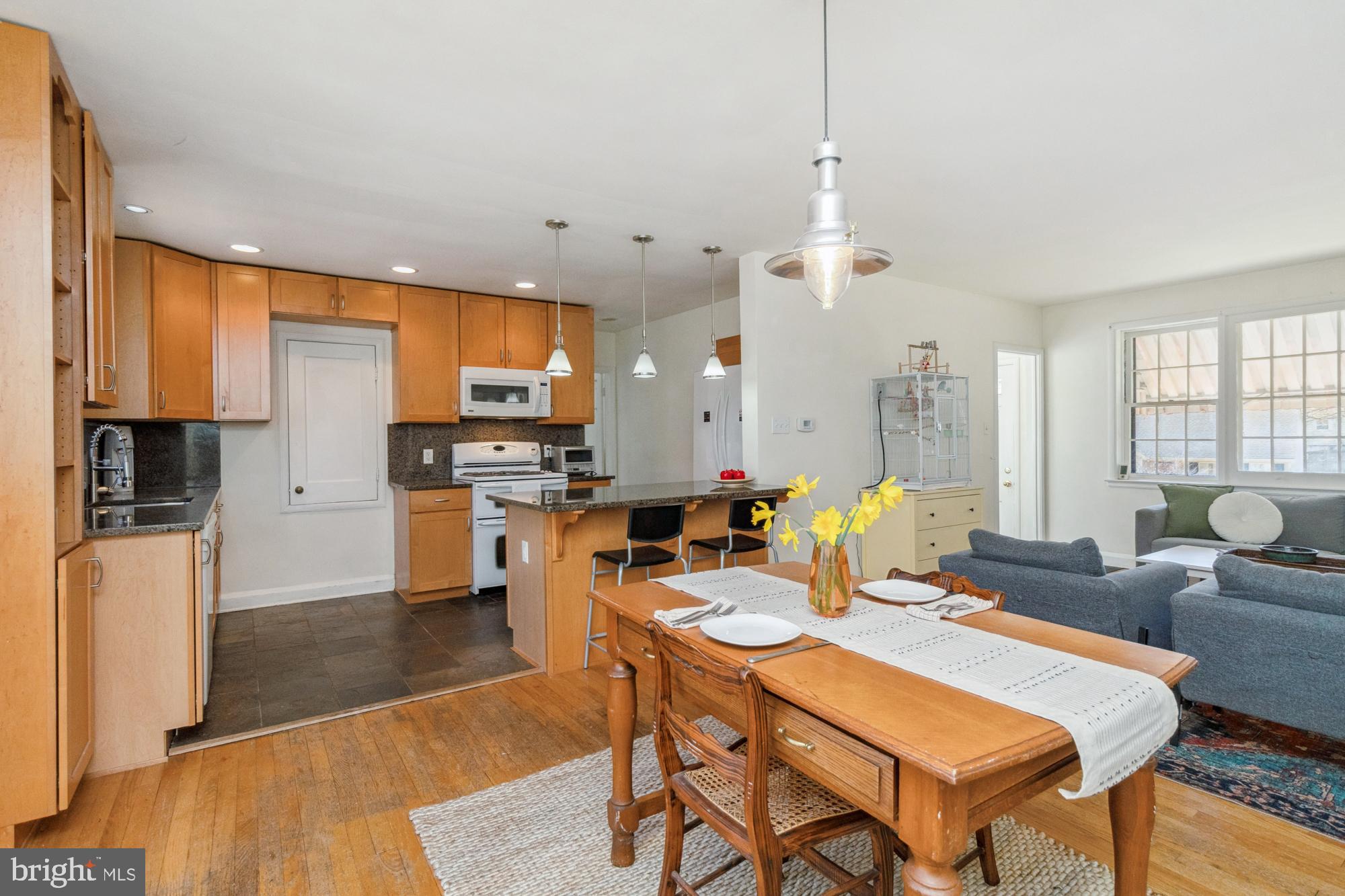 1002 Saint Albans Rd