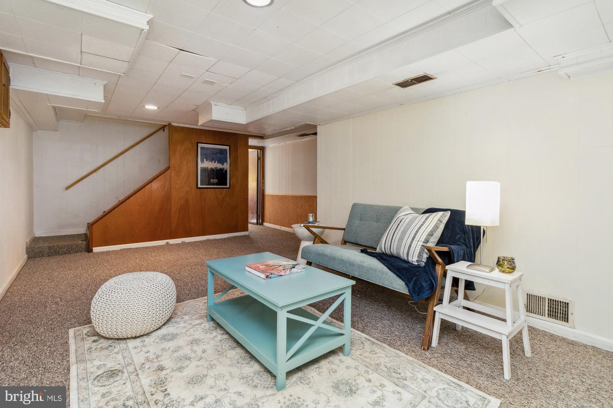 1002 Saint Albans Rd