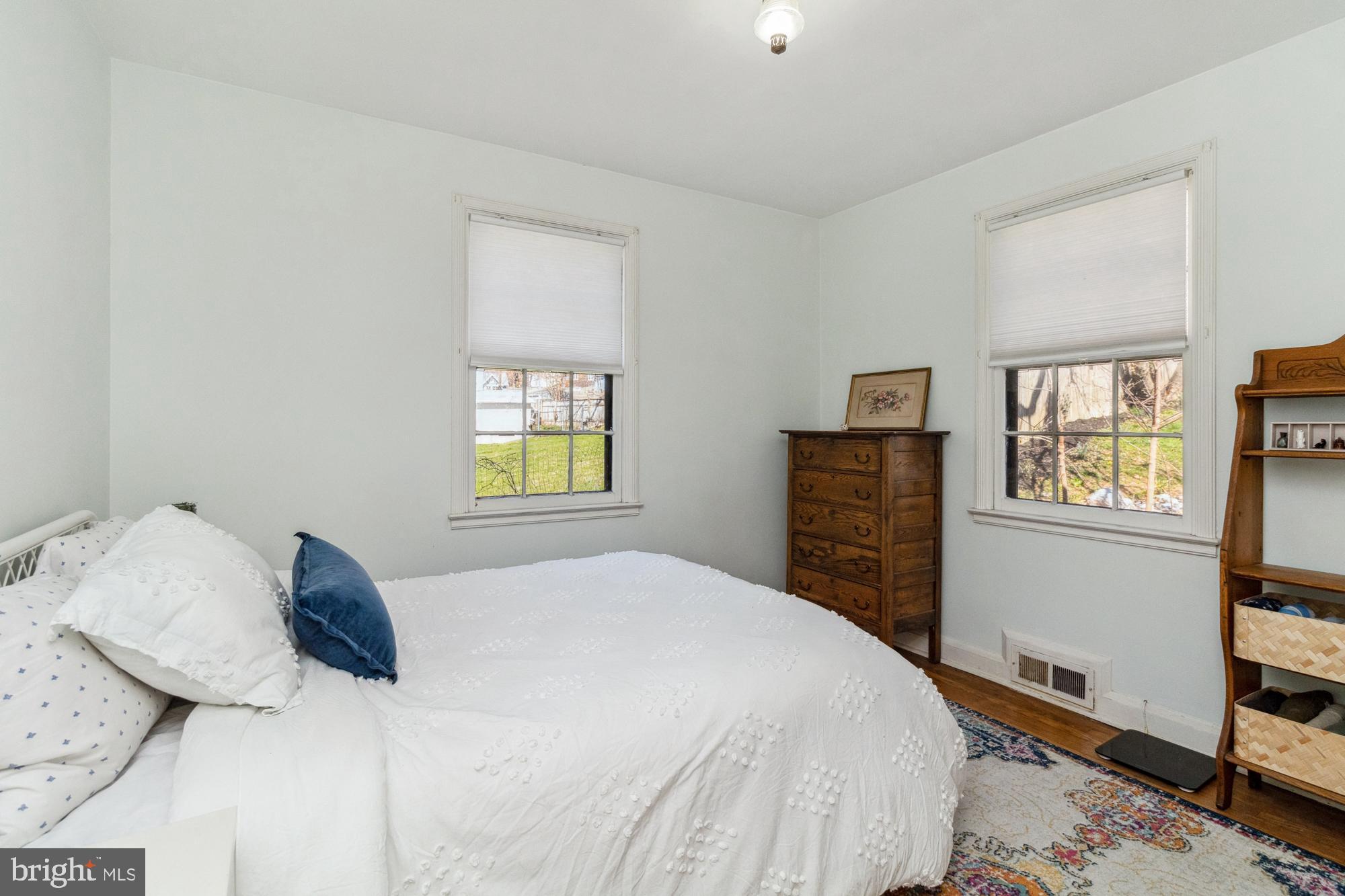 1002 Saint Albans Rd