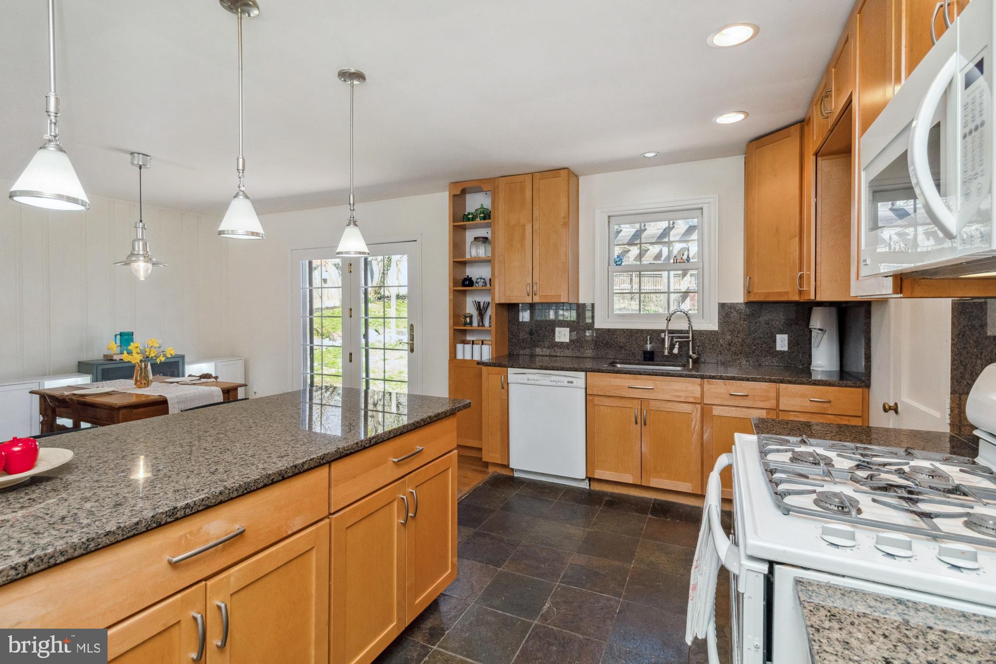 1002 Saint Albans Rd