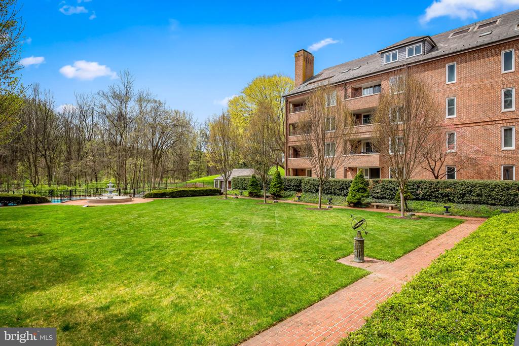 2331 Old Court #506