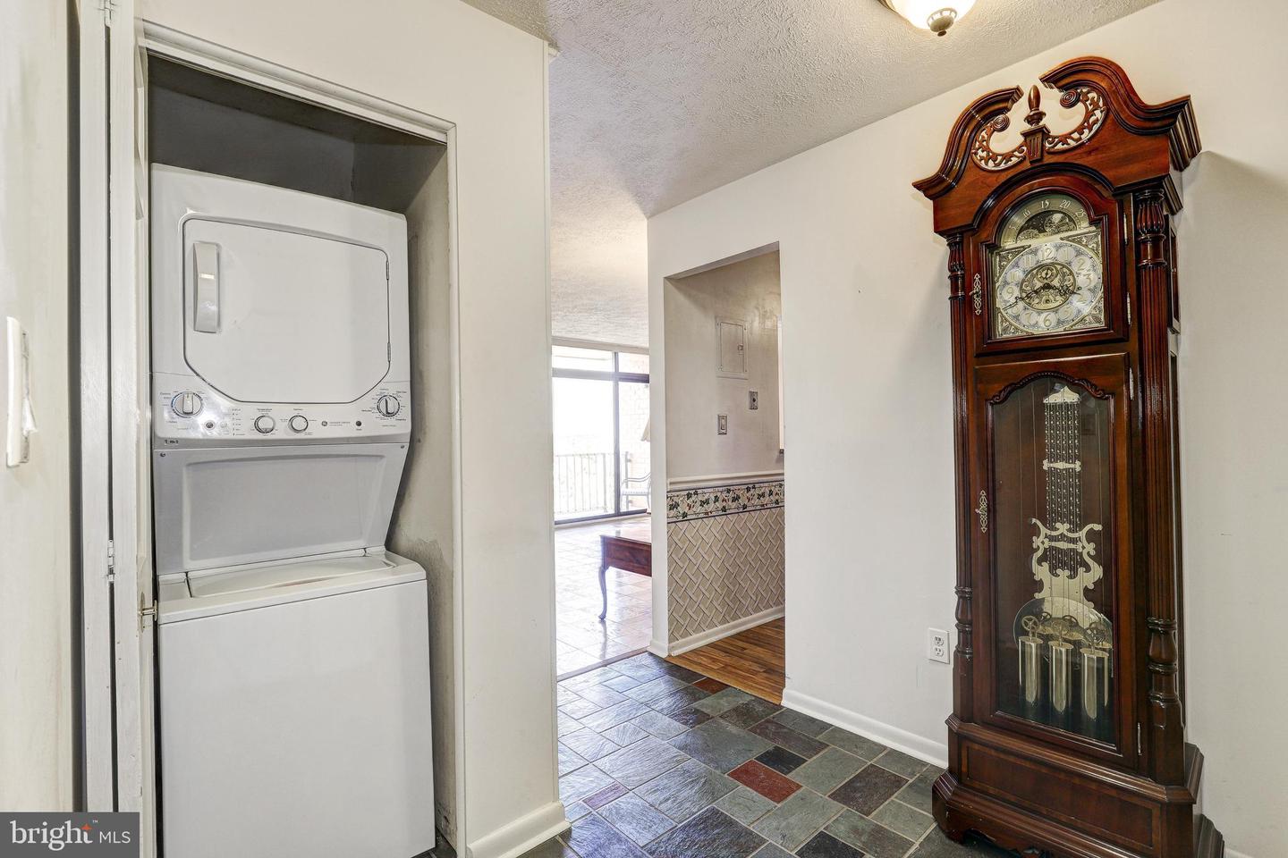 1 Smeton Pl #1207
