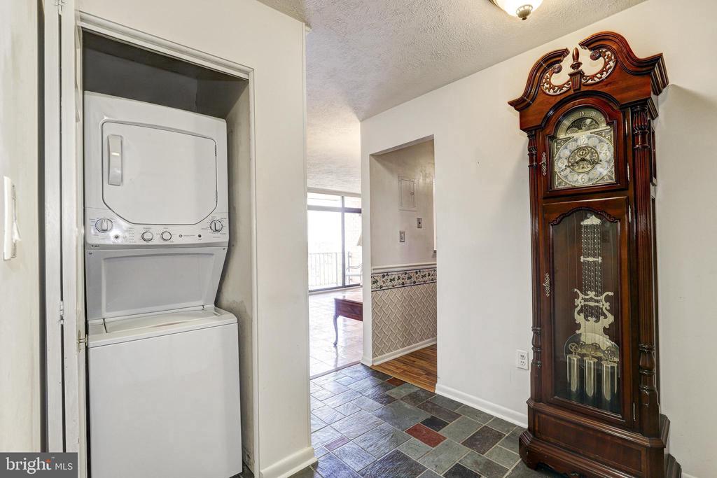 1 Smeton Pl #1207