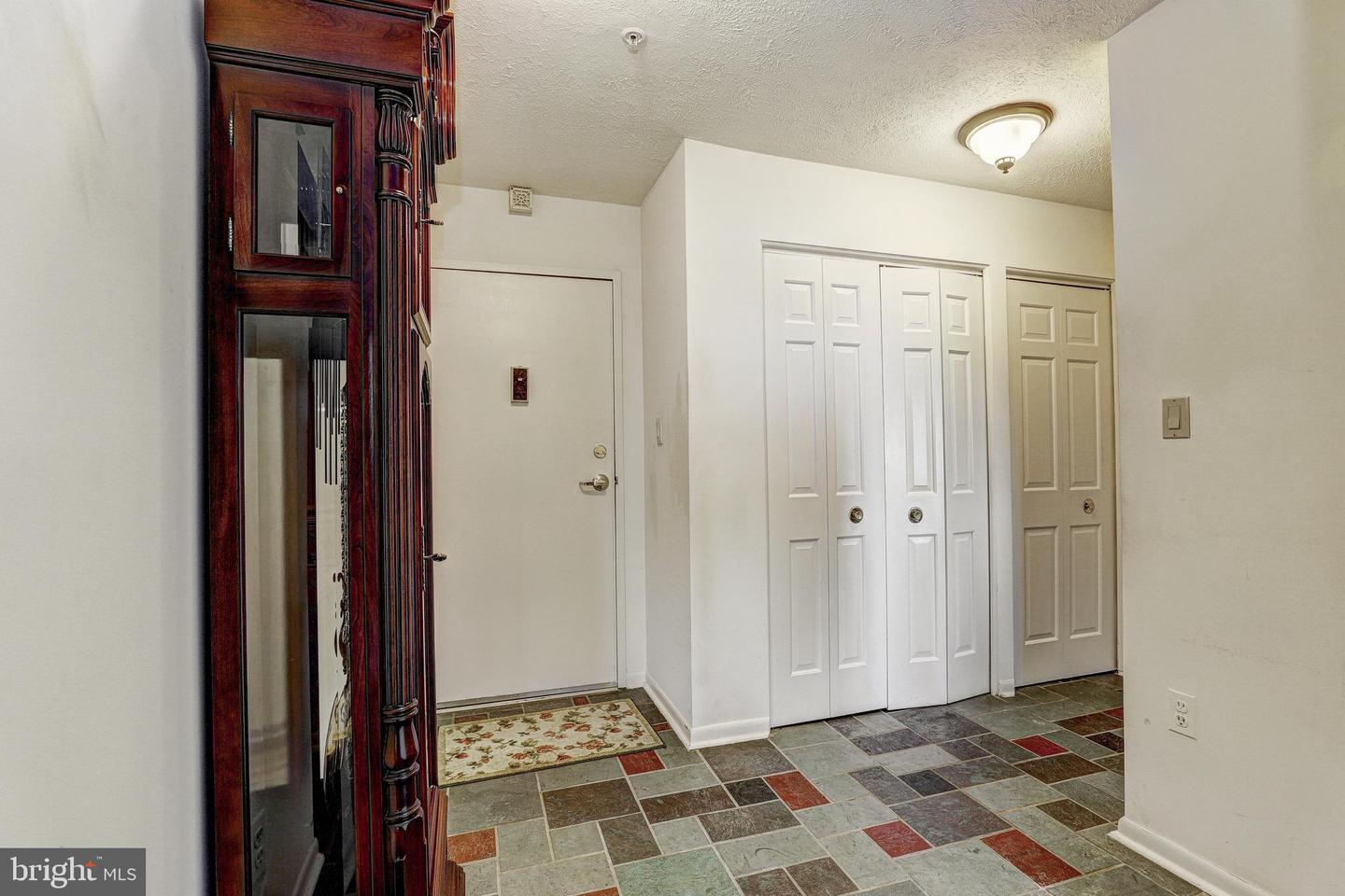 1 Smeton Pl #1207
