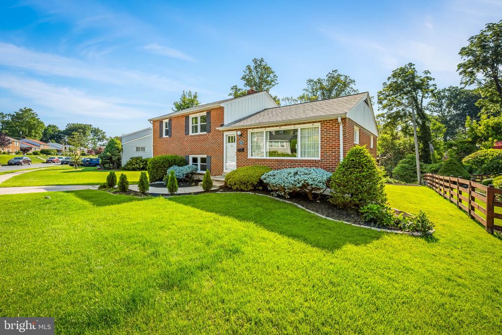 214 Brookside Dr