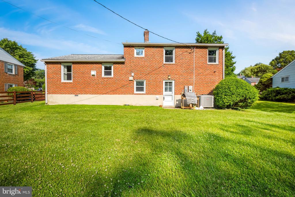 214 Brookside Dr