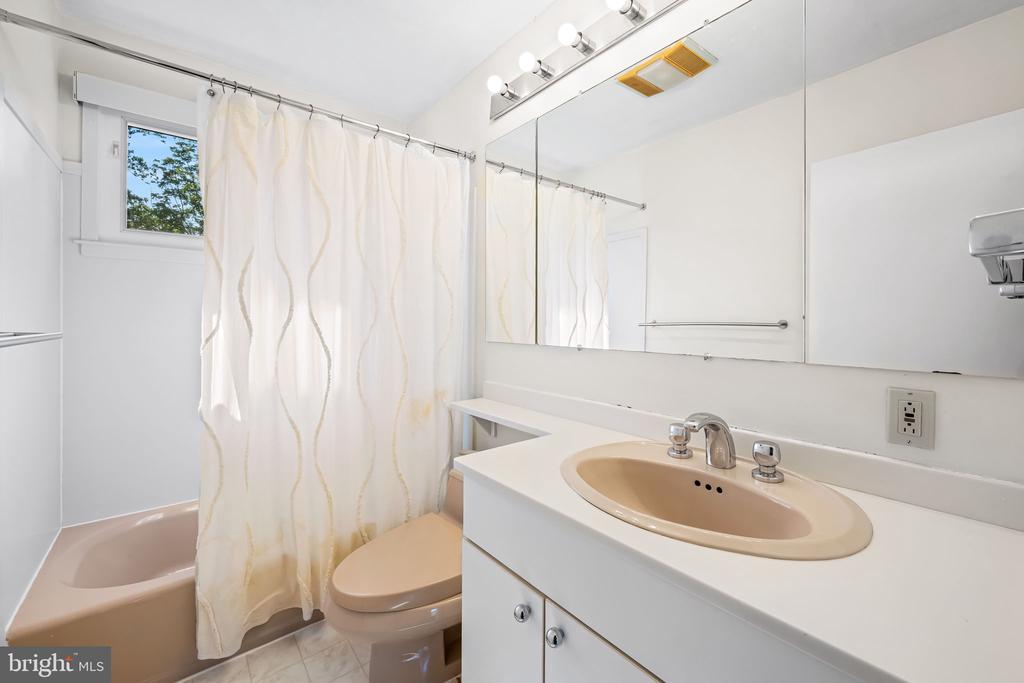 214 Brookside Dr