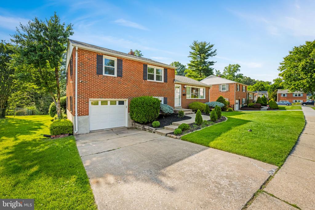 214 Brookside Dr
