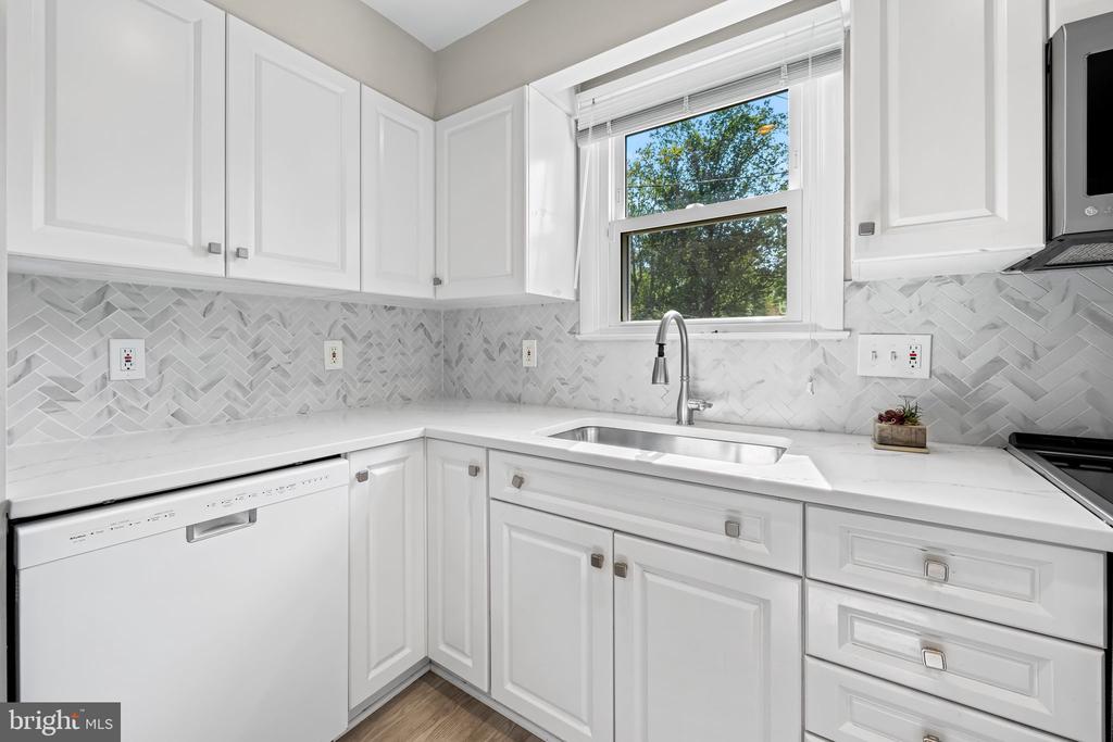 214 Brookside Dr