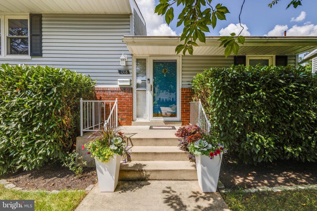 1318 BURLEIGH ROAD