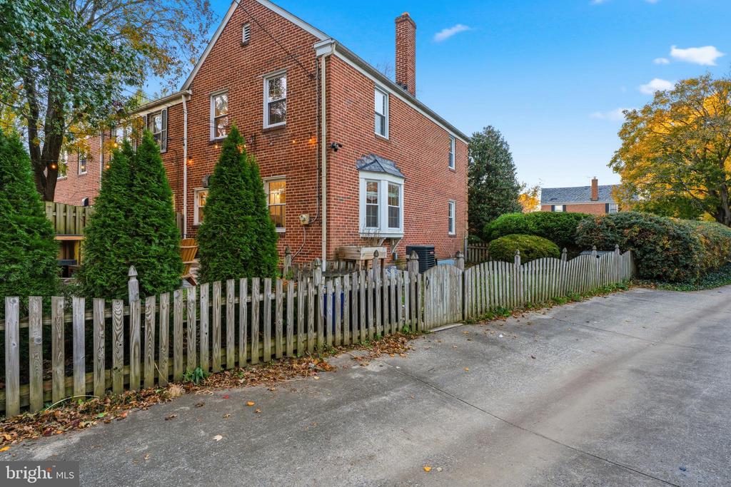 425 RODGERS COURT