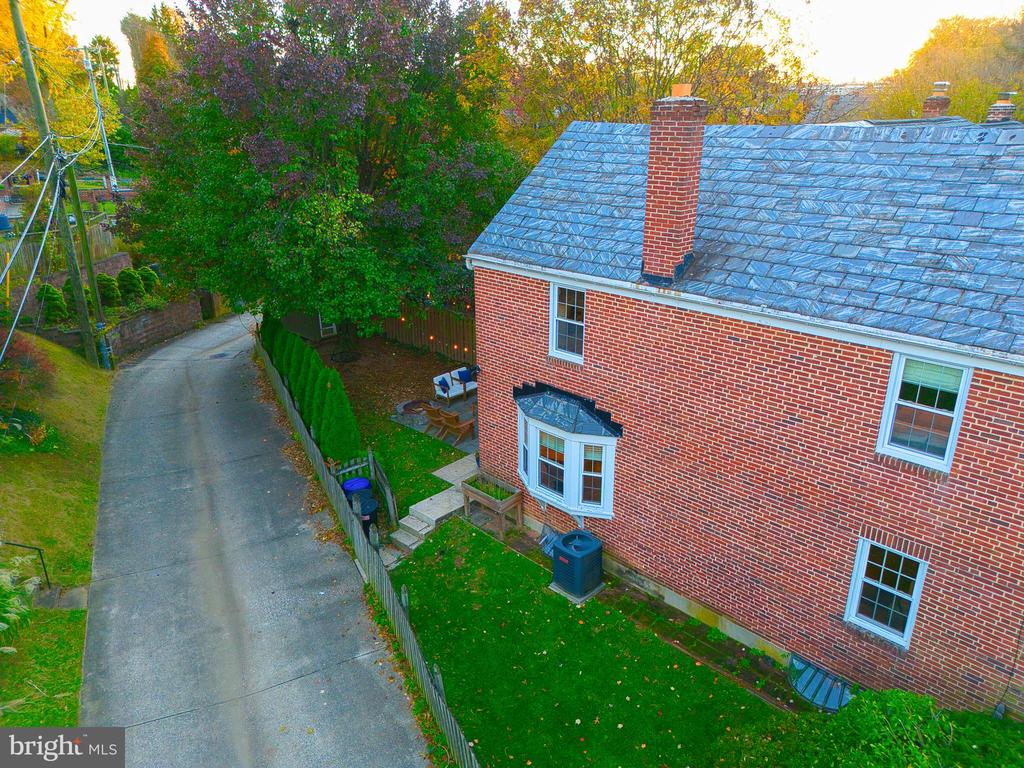 425 RODGERS COURT