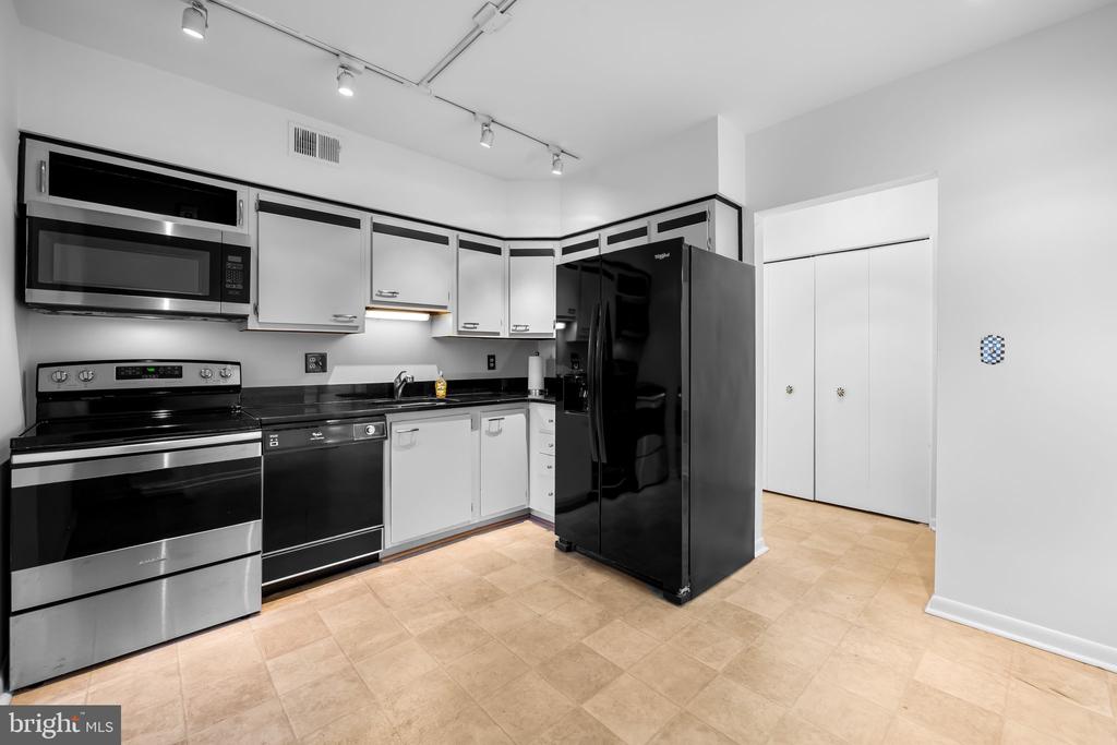 6 BELMULLET COURT 202