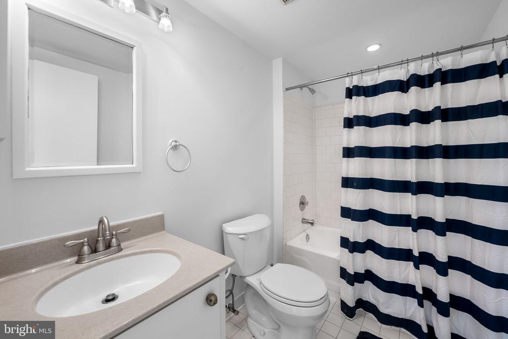 6 BELMULLET COURT 202