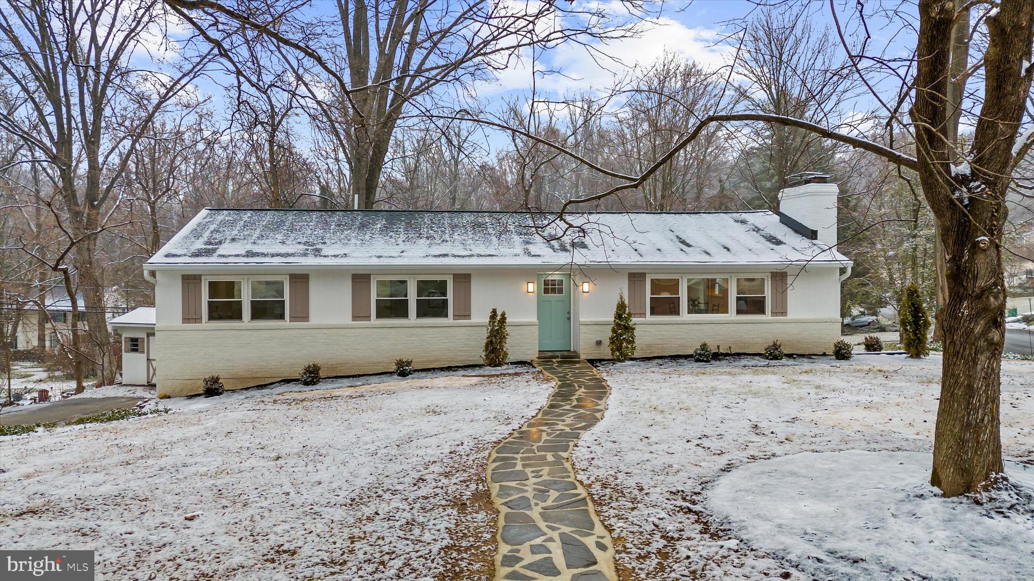 901 DOGWOOD HILL COURT