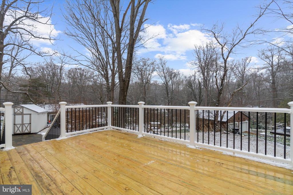 901 DOGWOOD HILL COURT