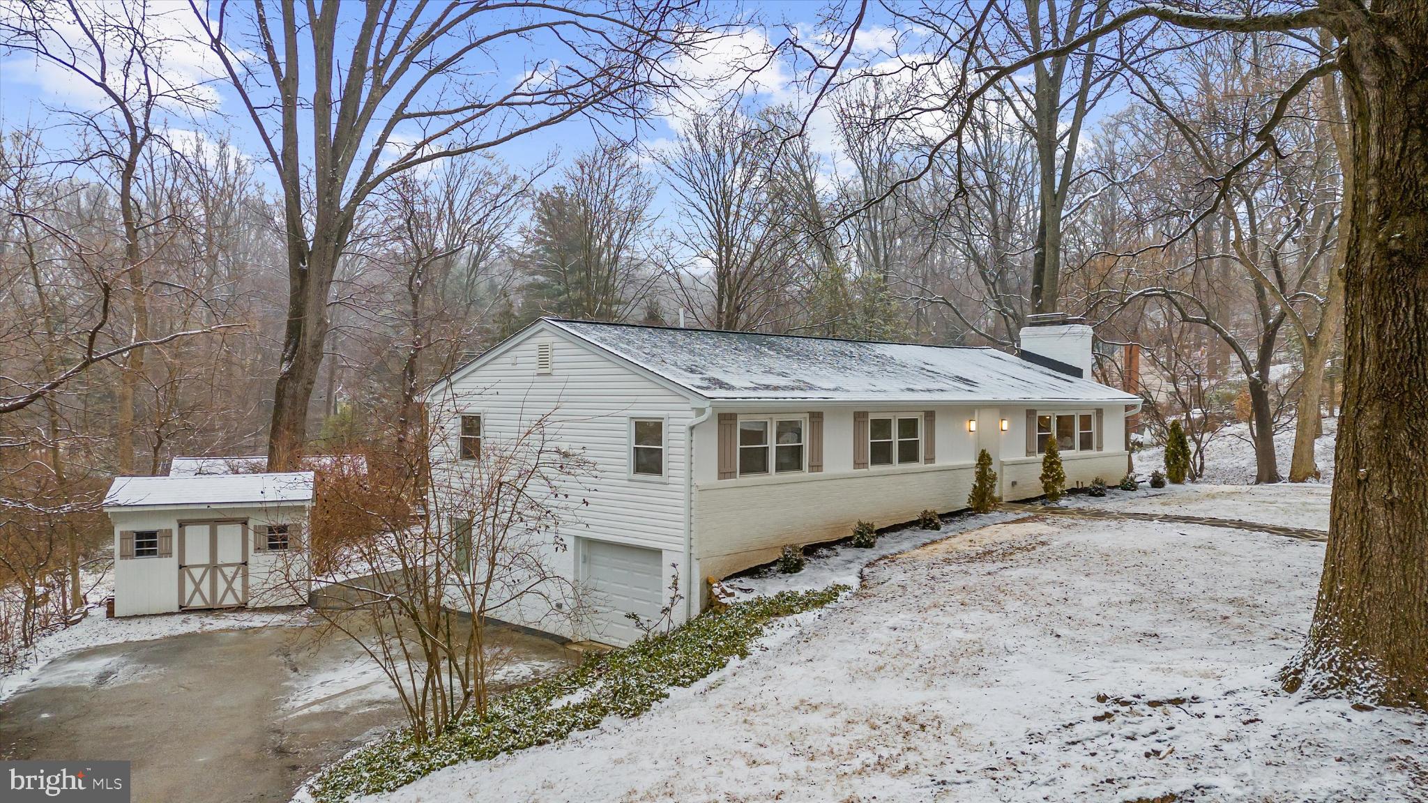 901 DOGWOOD HILL COURT