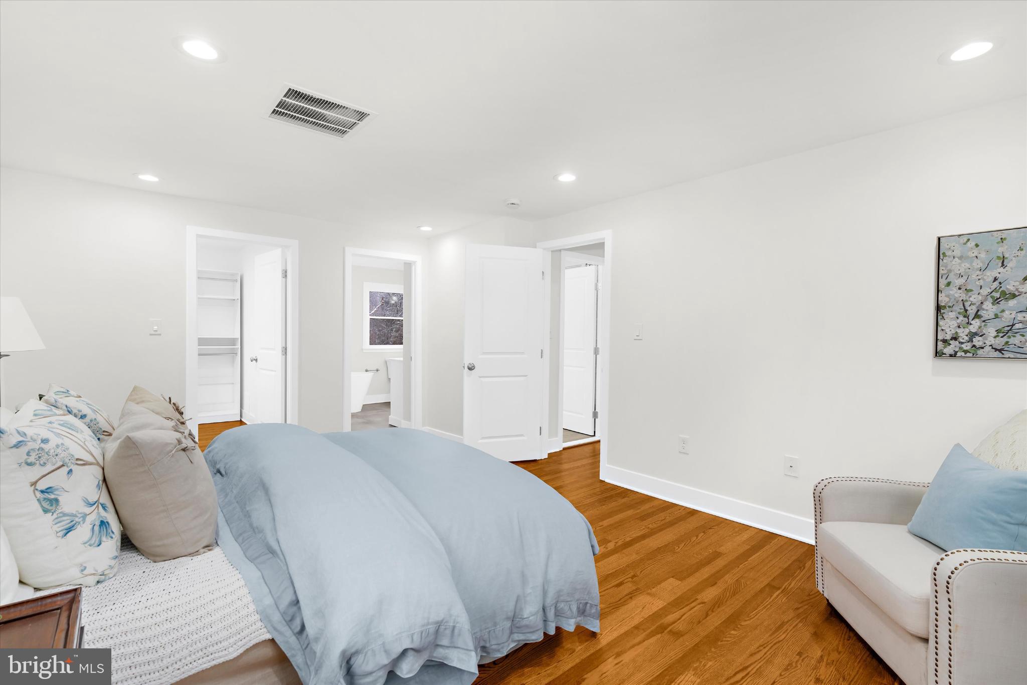 901 DOGWOOD HILL COURT