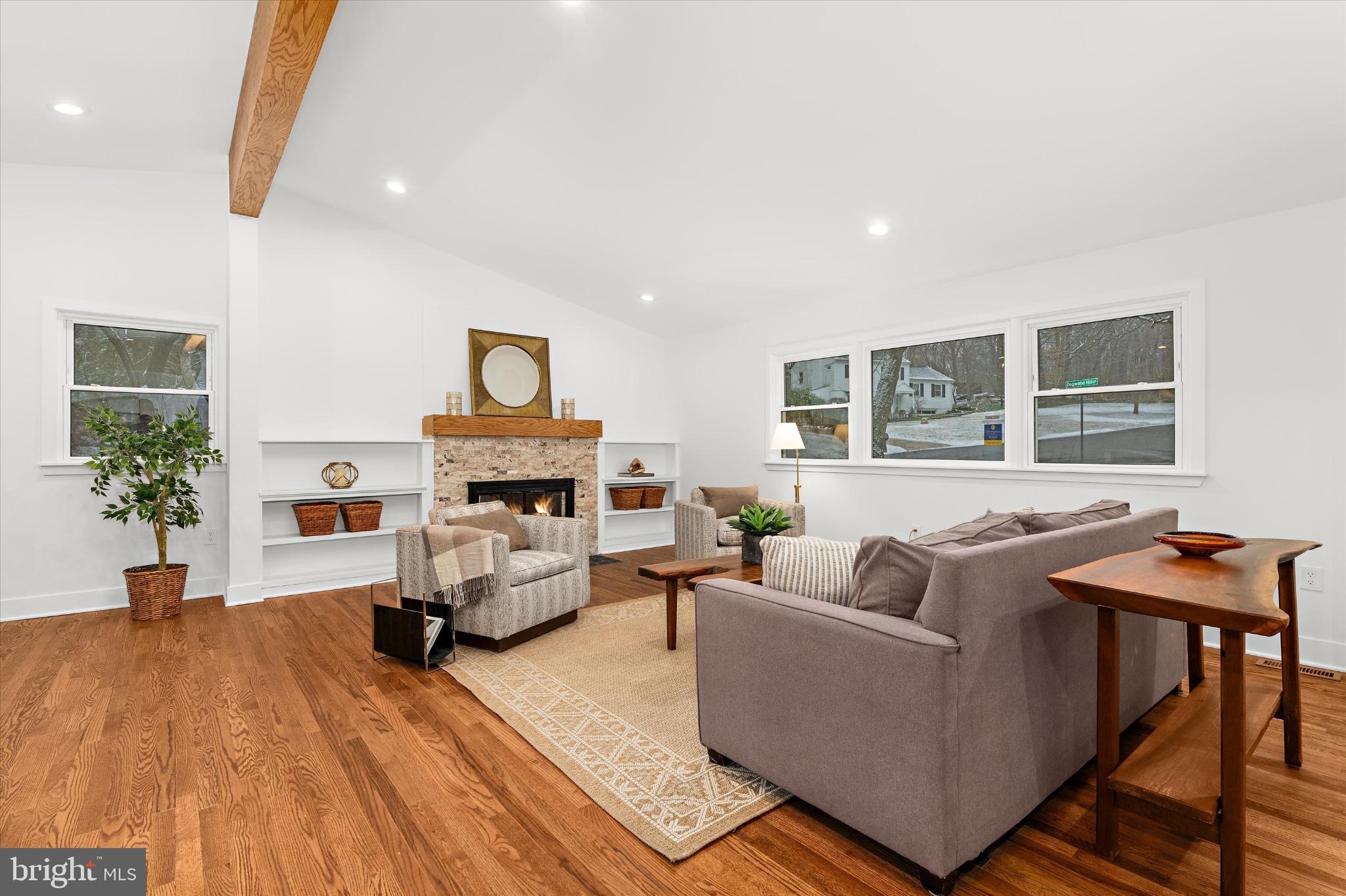 901 DOGWOOD HILL COURT