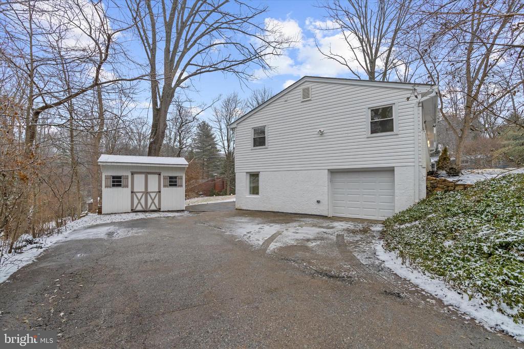 901 DOGWOOD HILL COURT