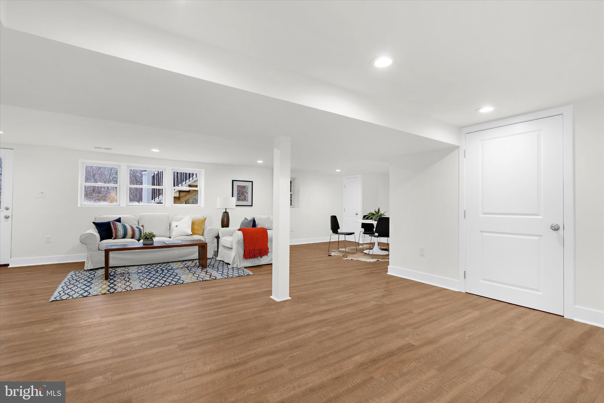 901 DOGWOOD HILL COURT