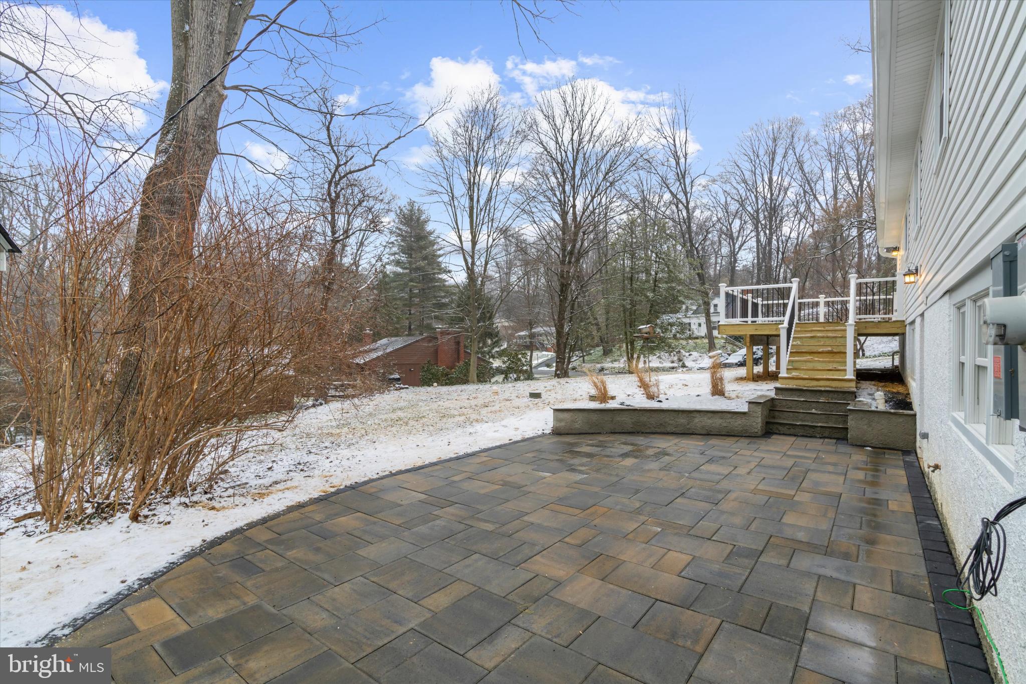 901 DOGWOOD HILL COURT