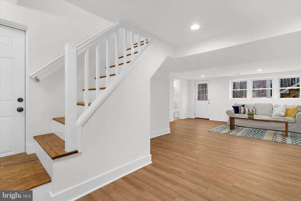 901 DOGWOOD HILL COURT