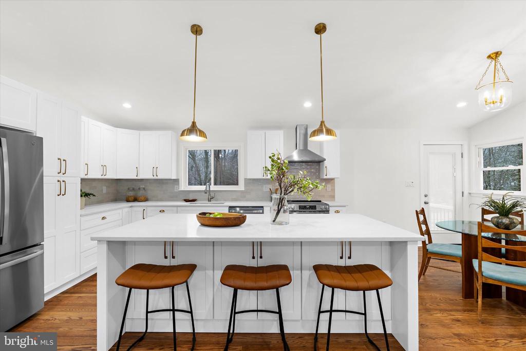 901 DOGWOOD HILL COURT