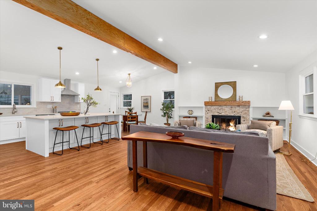 901 DOGWOOD HILL COURT