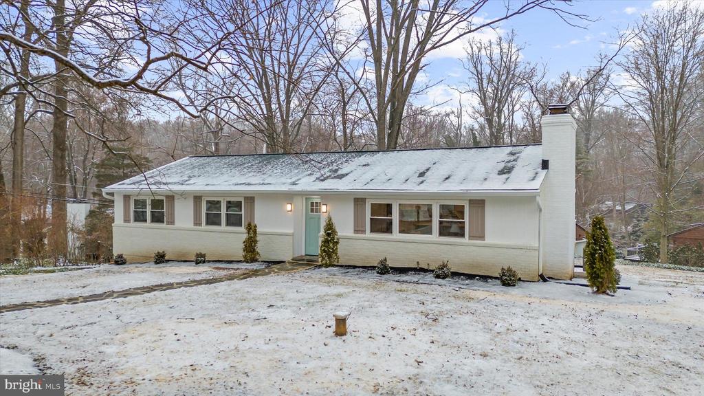 901 DOGWOOD HILL COURT