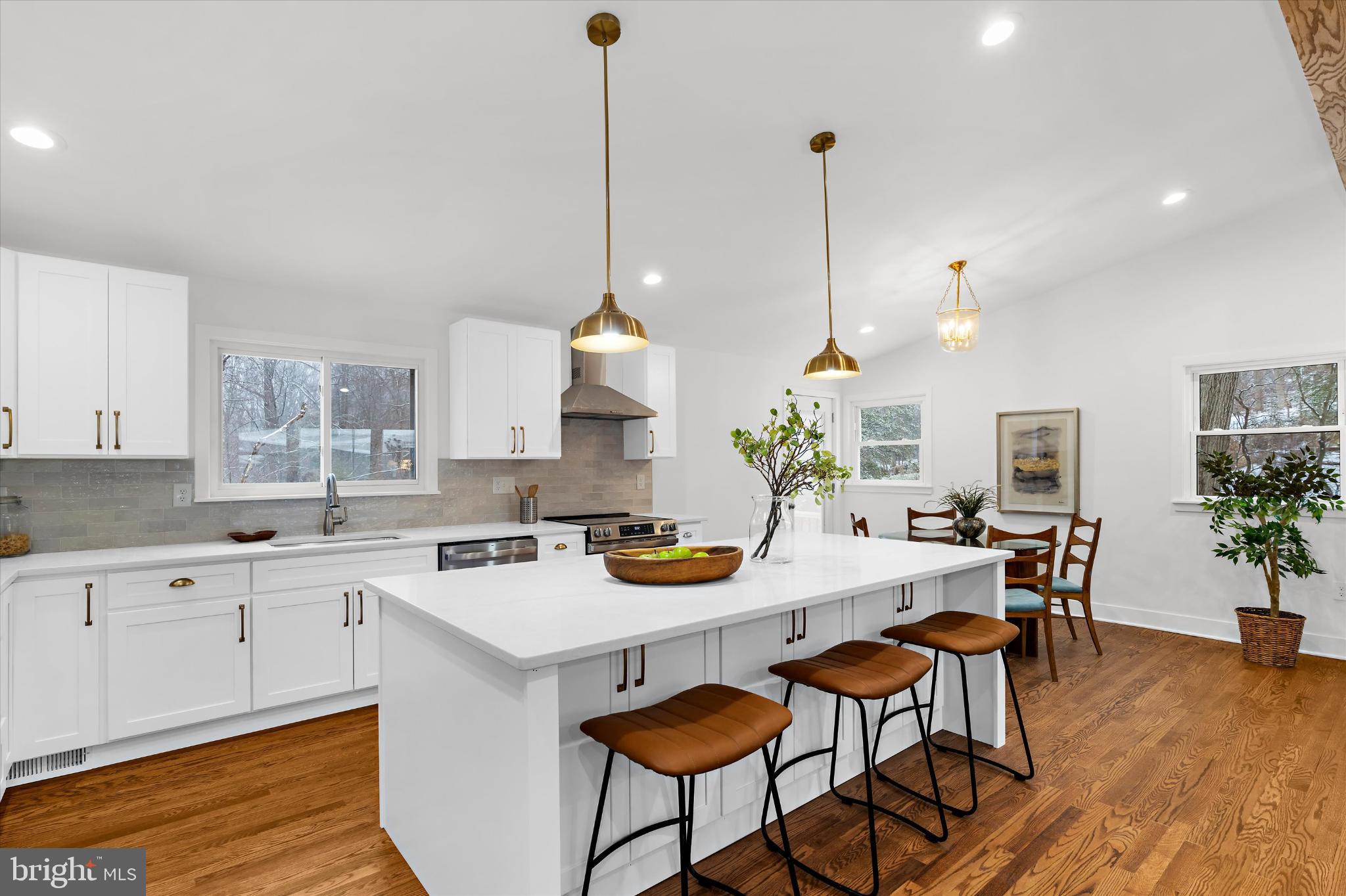901 DOGWOOD HILL COURT