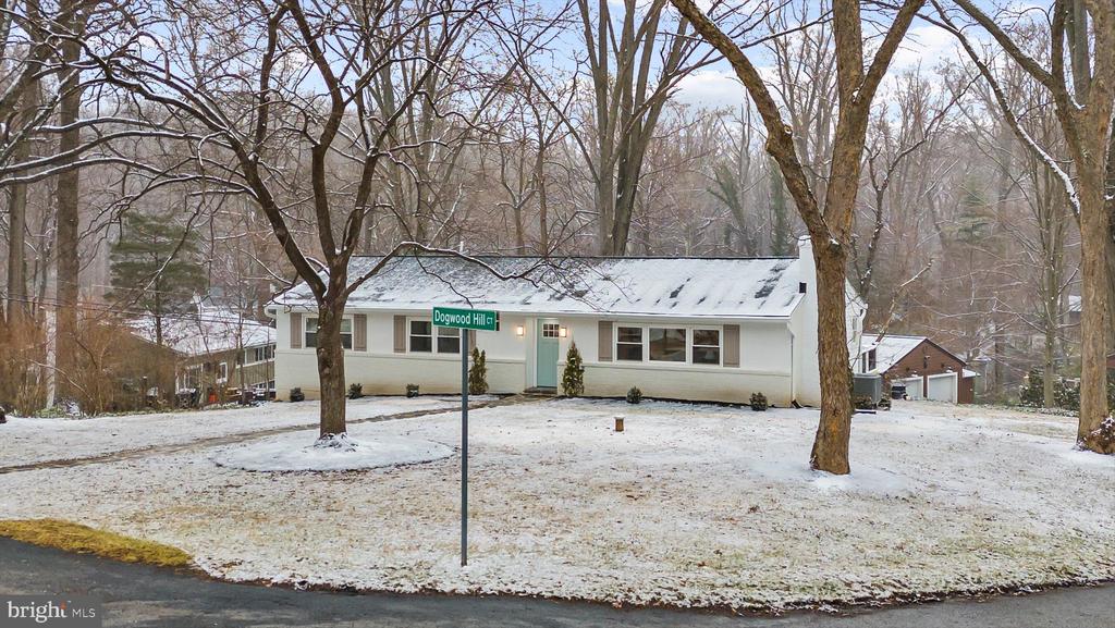 901 DOGWOOD HILL COURT