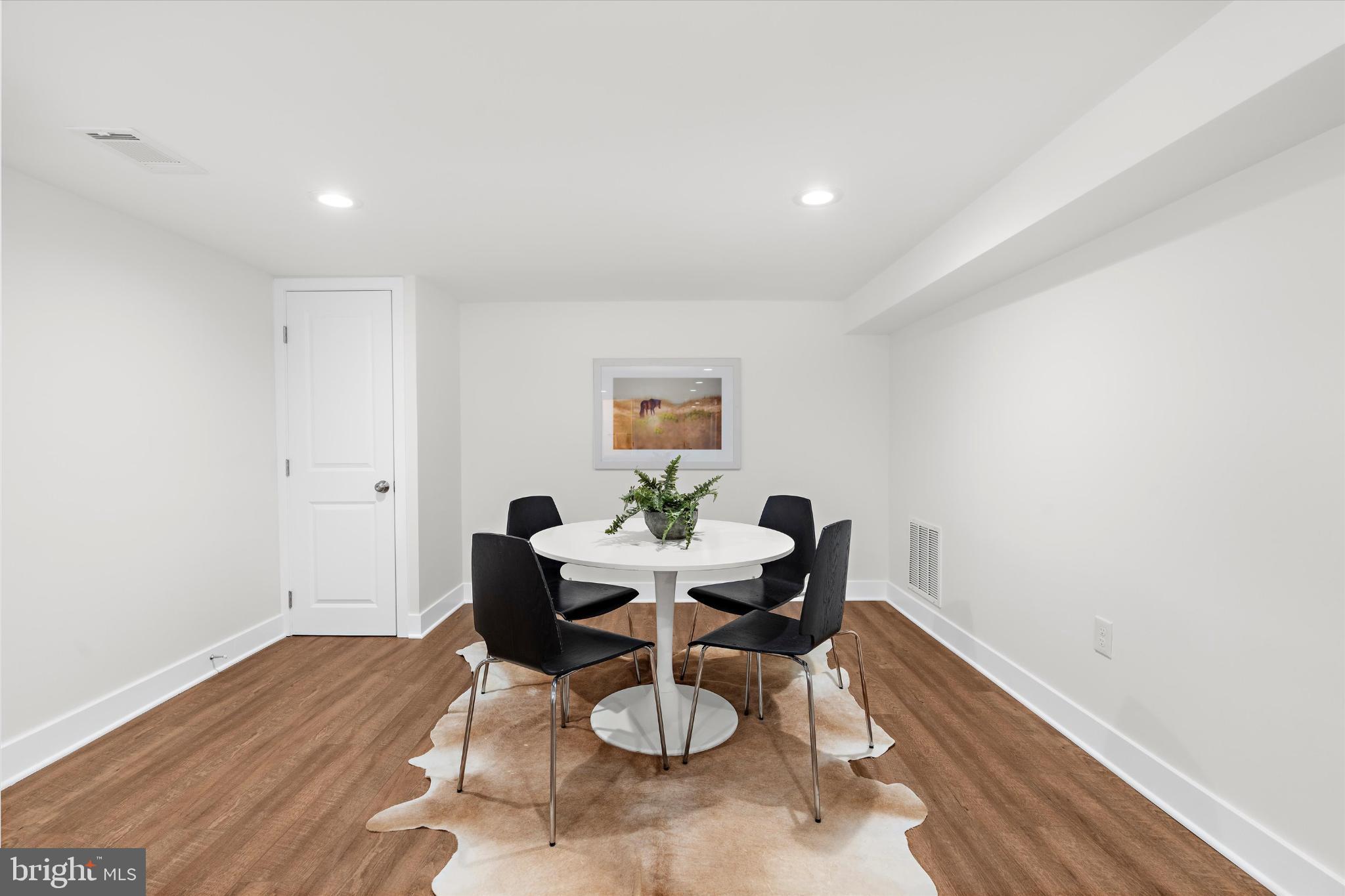 901 DOGWOOD HILL COURT