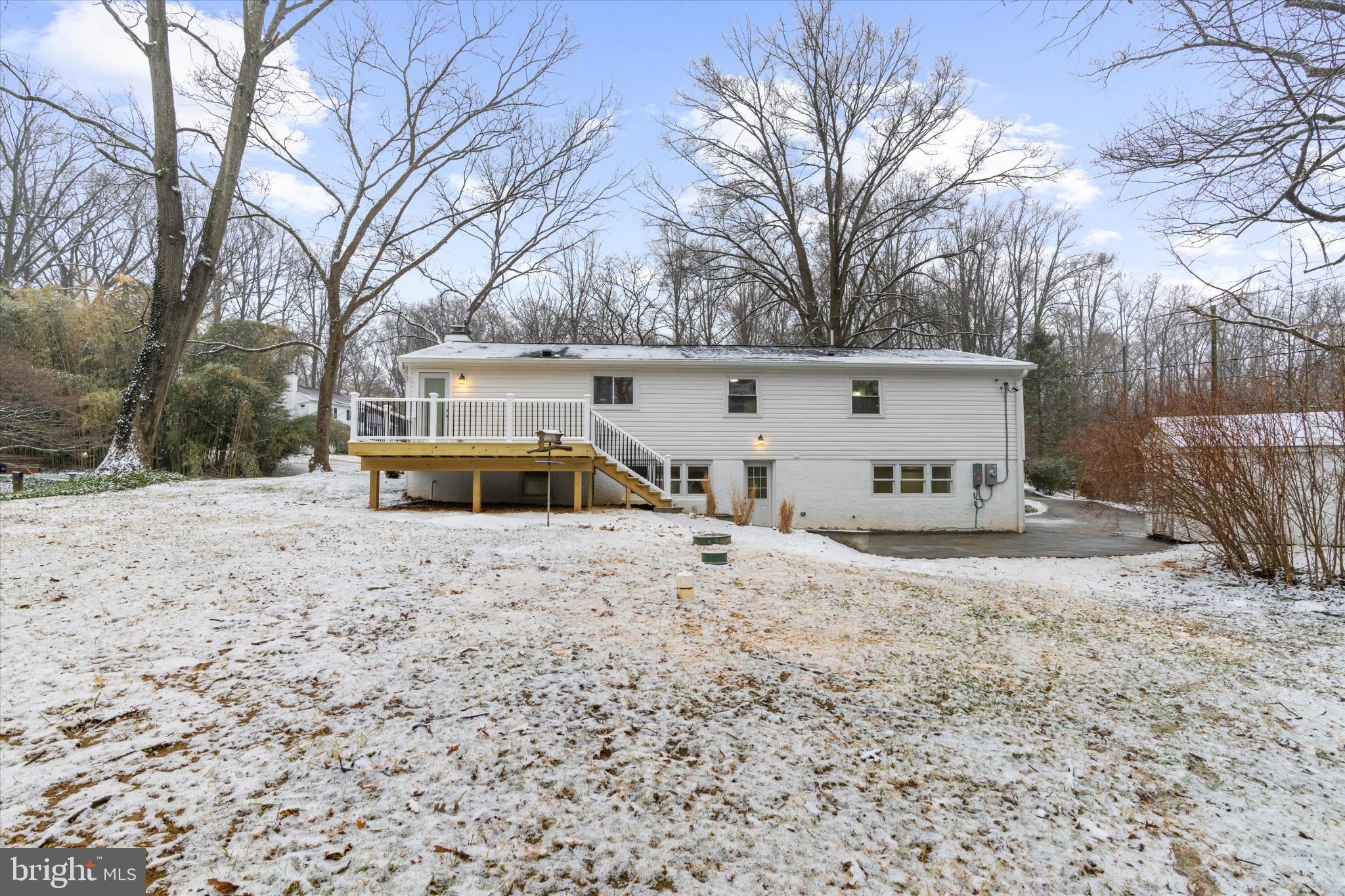 901 DOGWOOD HILL COURT