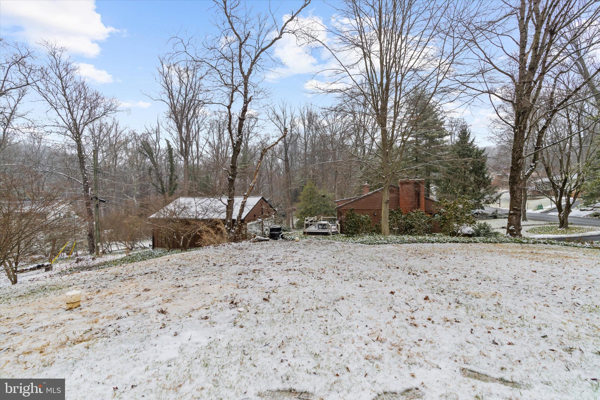 901 DOGWOOD HILL COURT