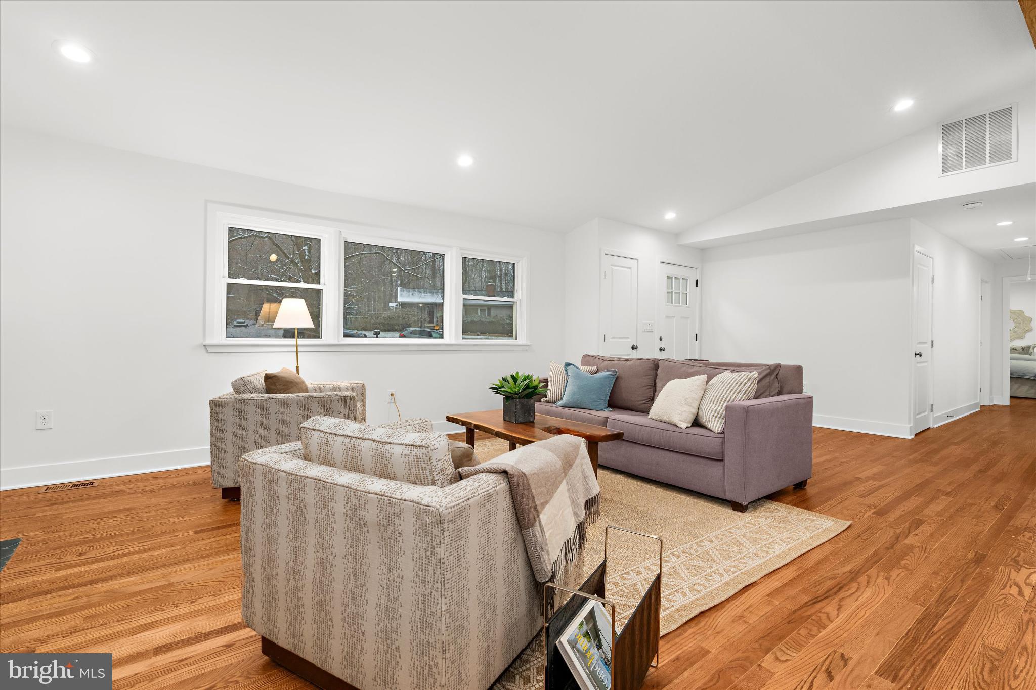 901 DOGWOOD HILL COURT