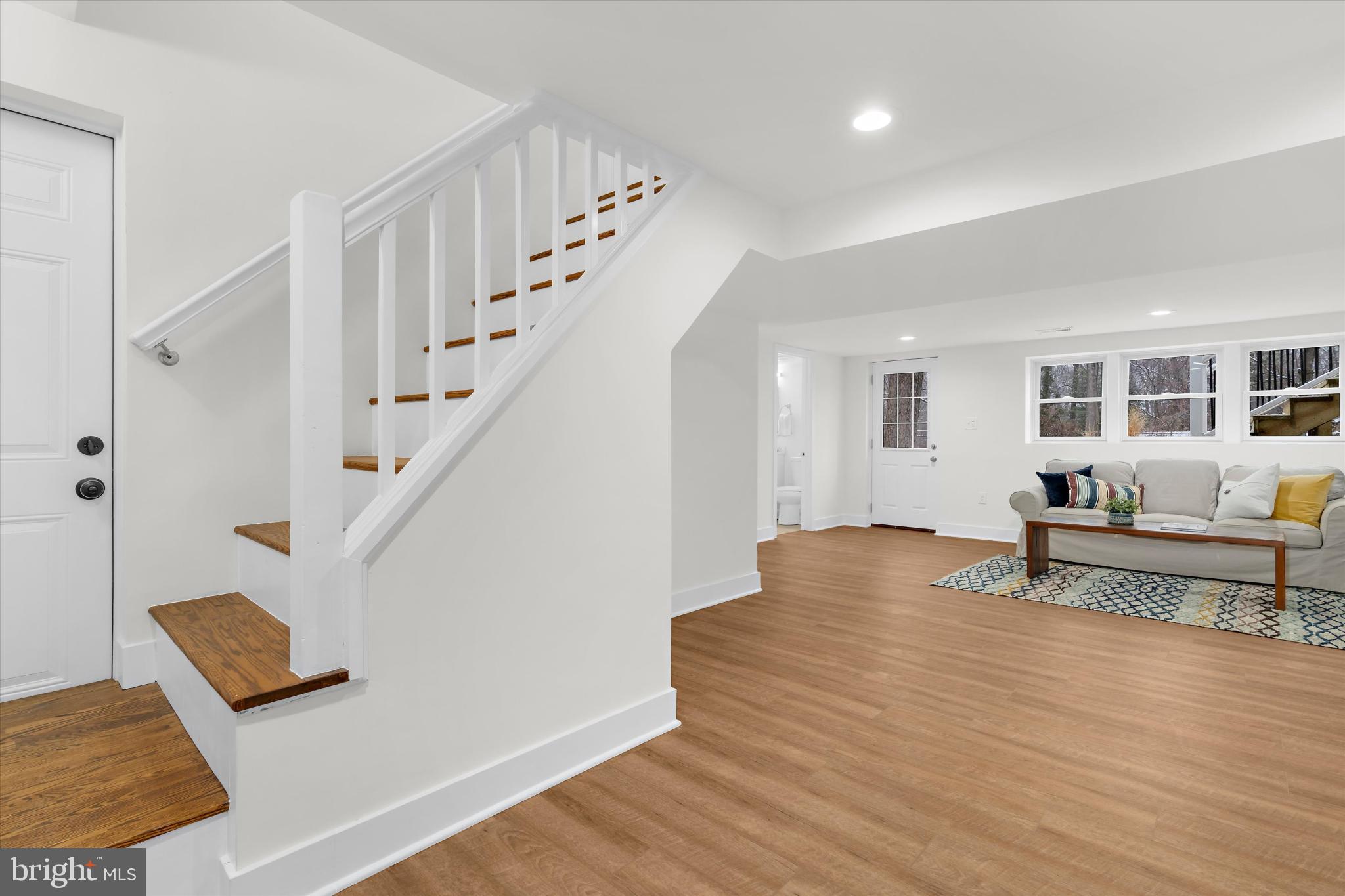 901 DOGWOOD HILL COURT