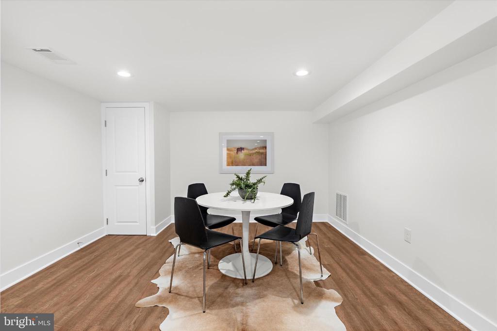 901 DOGWOOD HILL COURT