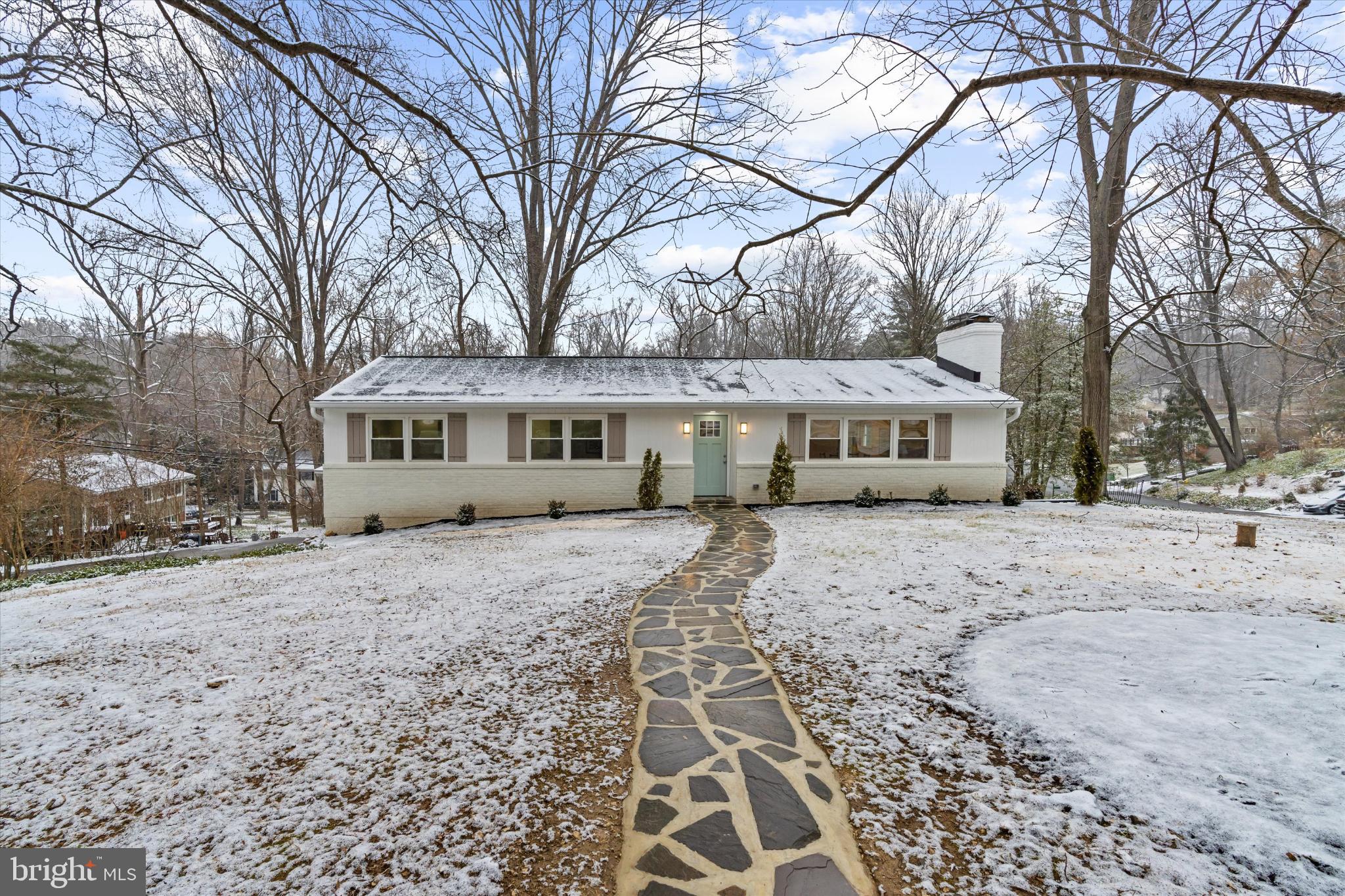 901 DOGWOOD HILL COURT