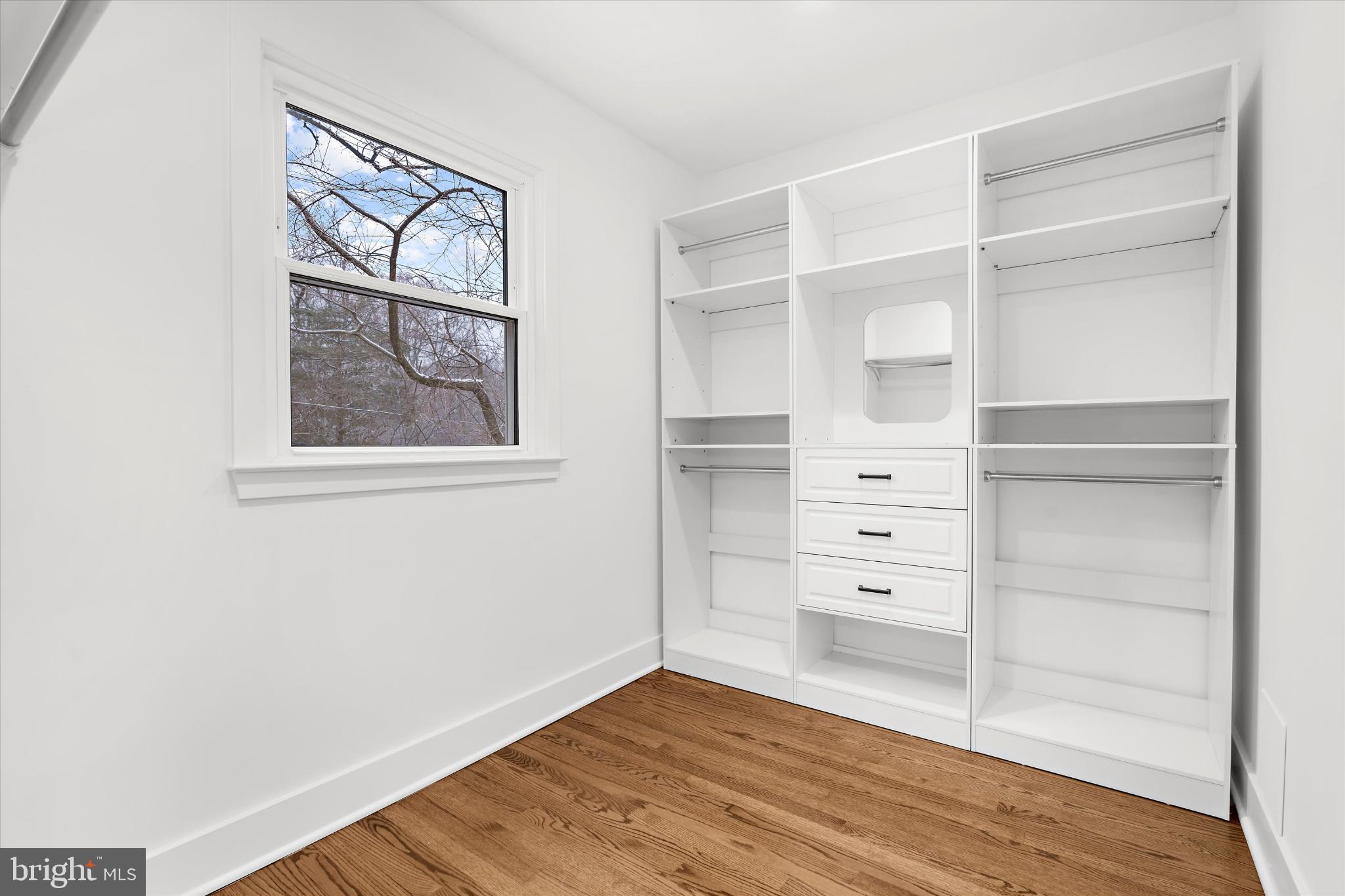 901 DOGWOOD HILL COURT
