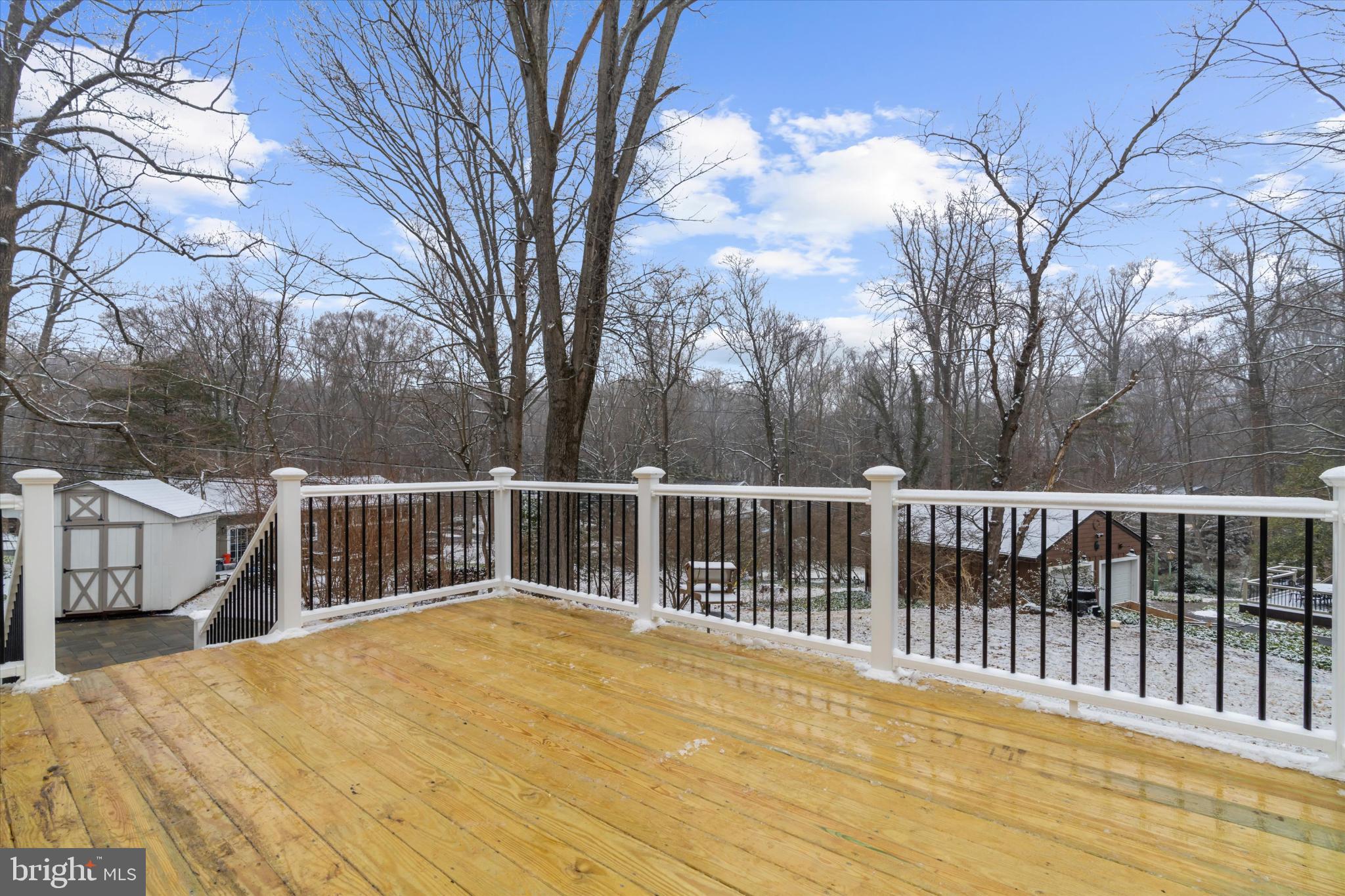901 DOGWOOD HILL COURT