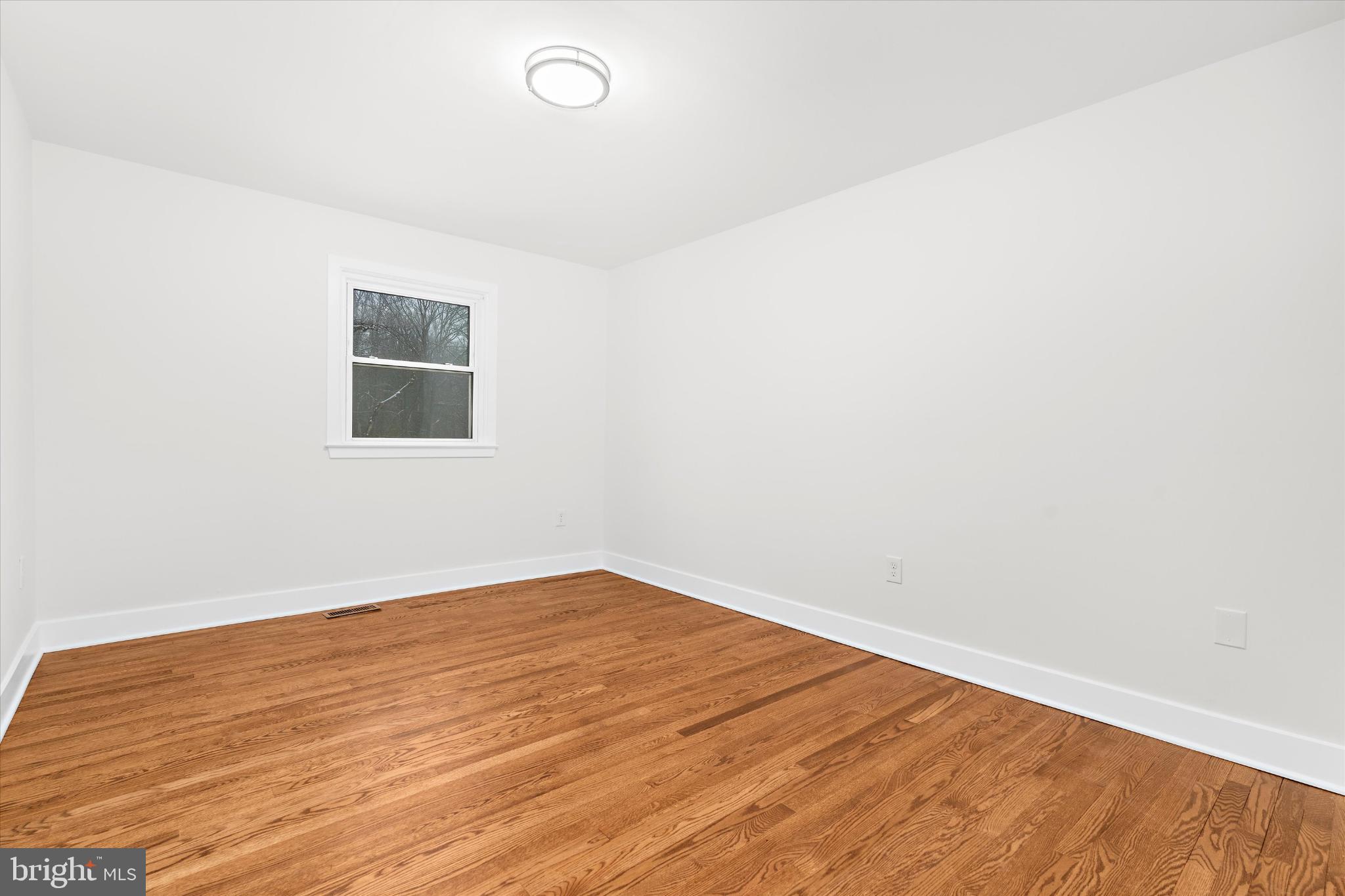 901 DOGWOOD HILL COURT