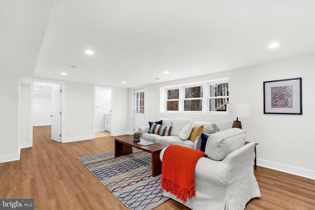 901 DOGWOOD HILL COURT