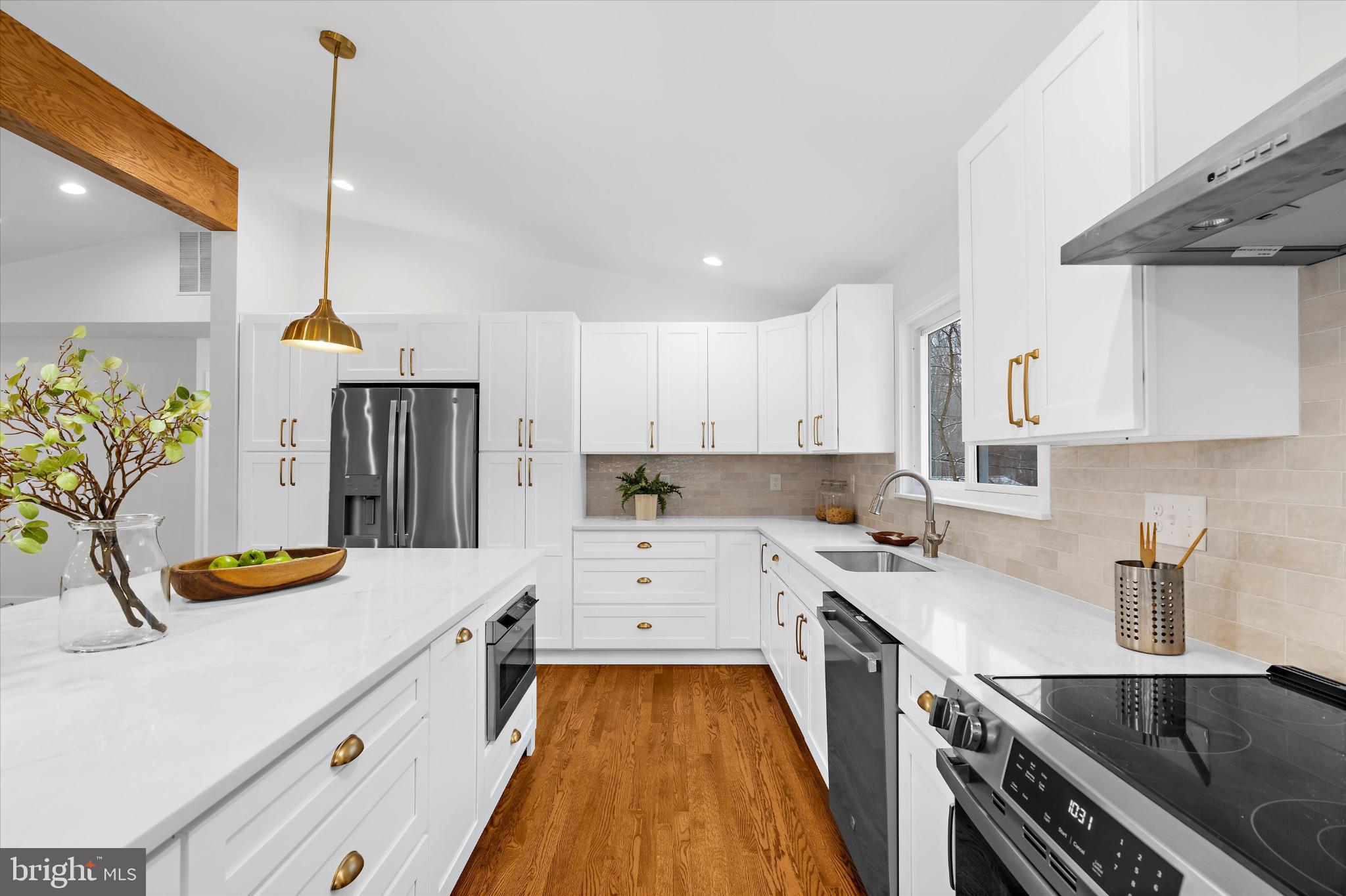 901 DOGWOOD HILL COURT