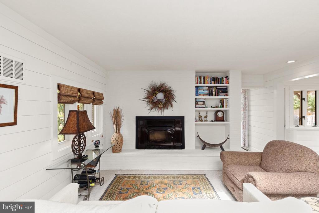 1403 ELLENGLEN ROAD