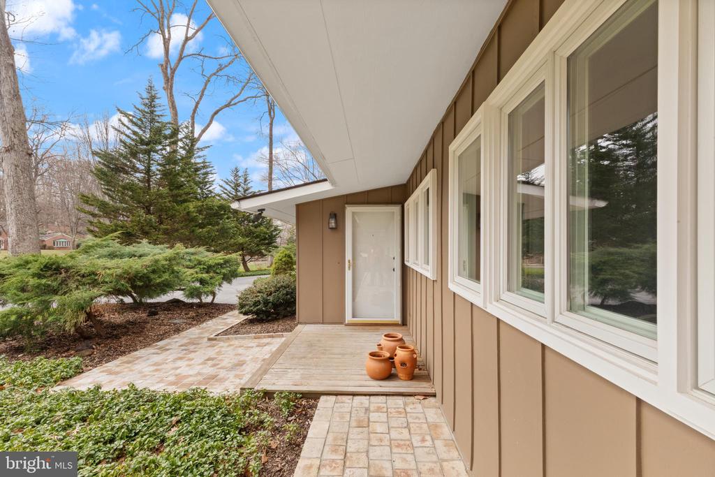 1403 ELLENGLEN ROAD